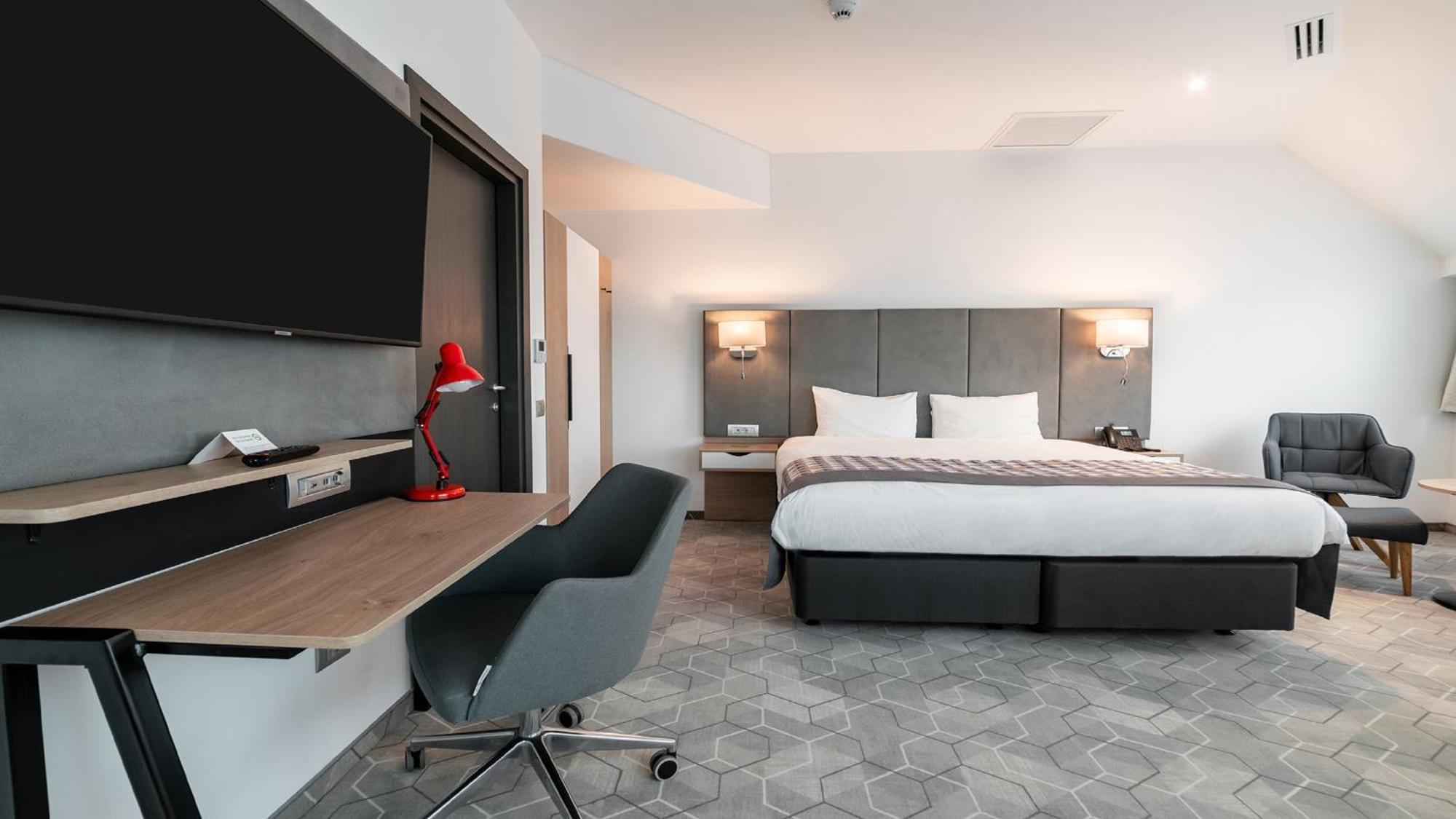 Holiday Inn Bucharest - Times, An Ihg Hotel Ngoại thất bức ảnh