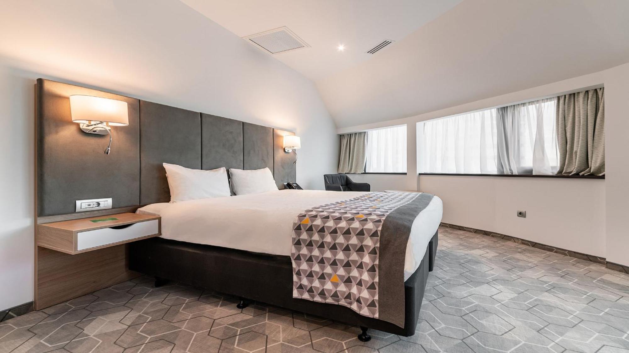 Holiday Inn Bucharest - Times, An Ihg Hotel Ngoại thất bức ảnh