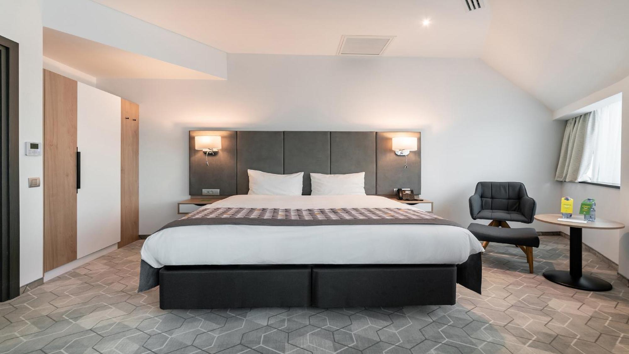 Holiday Inn Bucharest - Times, An Ihg Hotel Ngoại thất bức ảnh