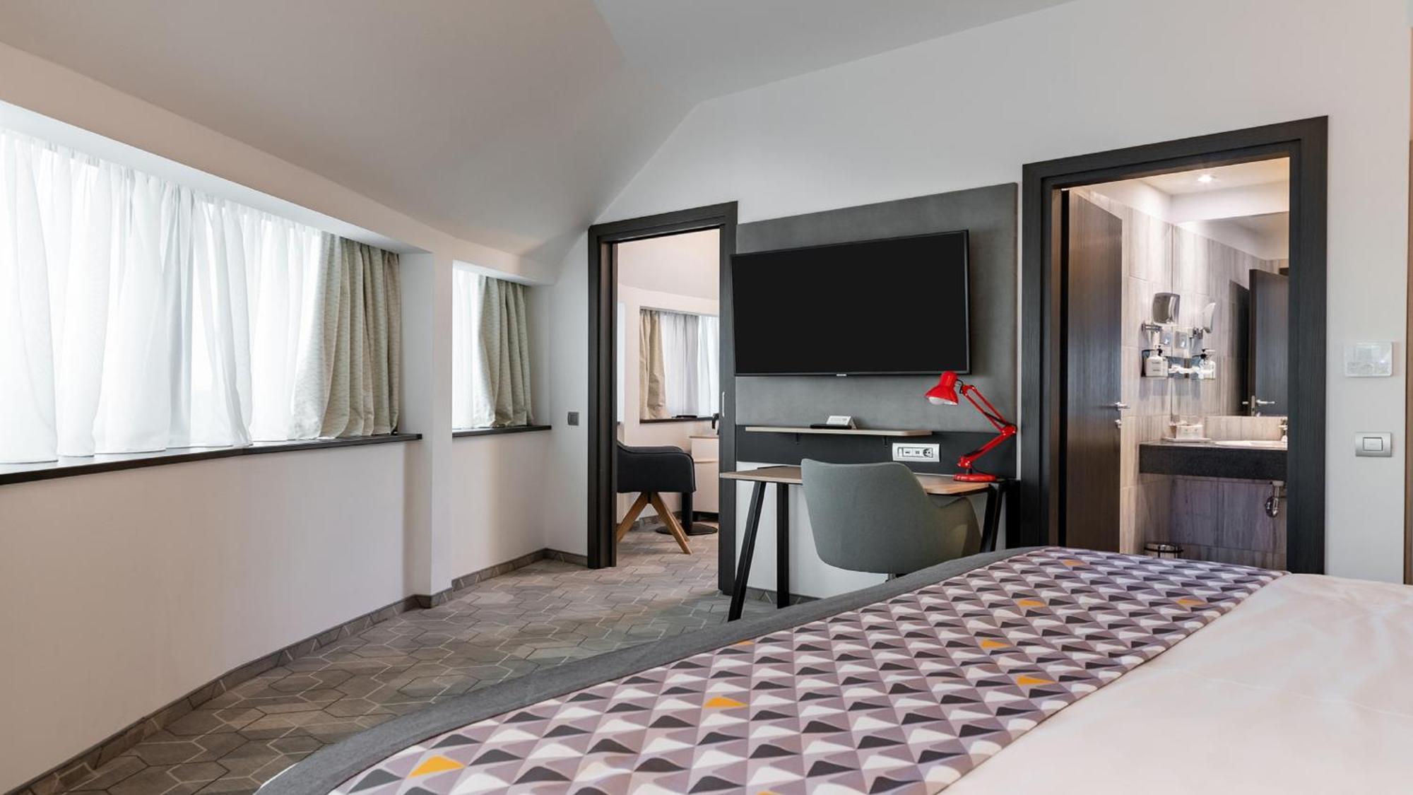Holiday Inn Bucharest - Times, An Ihg Hotel Ngoại thất bức ảnh